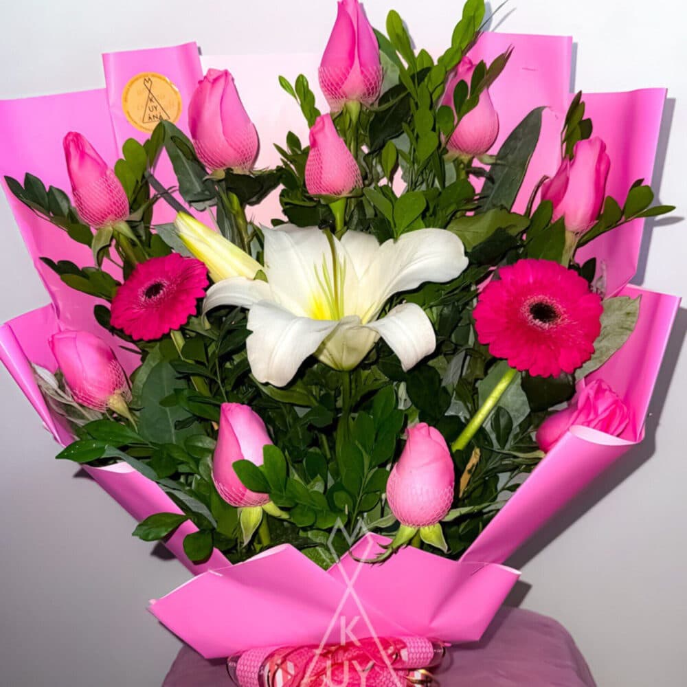 Caja de 9 rosas + 3 flores secundarias